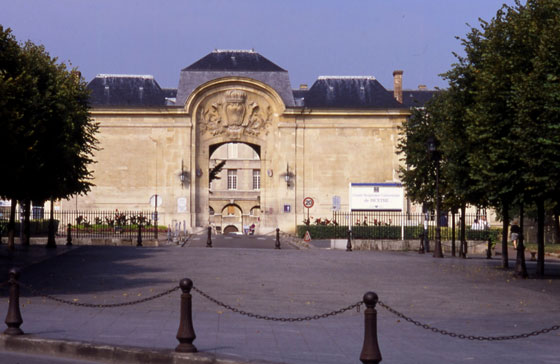 Portes de l'hôpital Bicêtre