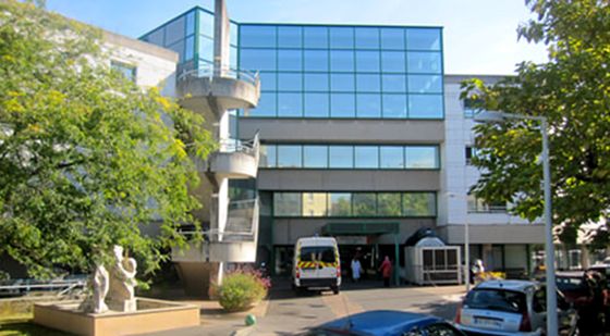 Entrée de l'hôpital bicêtre